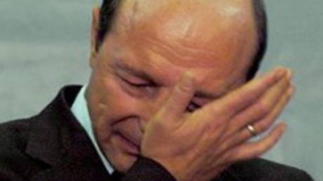 Familia BĂSESCU se prăbuşeşte! Fetele l-au ÎNGENUNCHEAT pe fostul şef al statului
