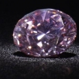 Diamant roz vândut la licitaţie pentru 40 milioane de dolari
