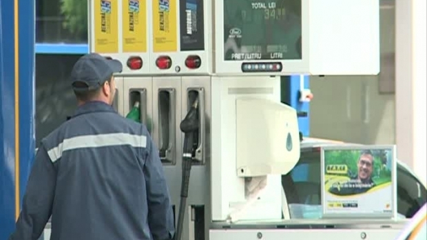 Preţul benzinei poate scădea în continuare