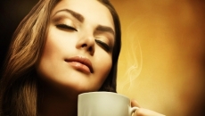 femeie.cafea