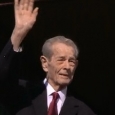 regele mihai saluta