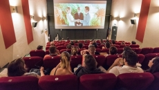 Spectatorii nu vor putea să mai stea unul lângă celalalt în sala de cinema